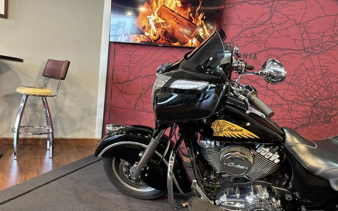 2019 Indian Motorcycle® Chieftain® Classic Thunder Black