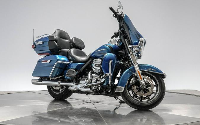 2014 HARLEY-DAVIDSON FLHTK LIMITED in Daytona Blue