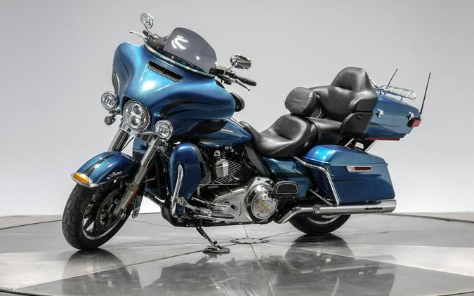 2014 HARLEY-DAVIDSON FLHTK LIMITED in Daytona Blue