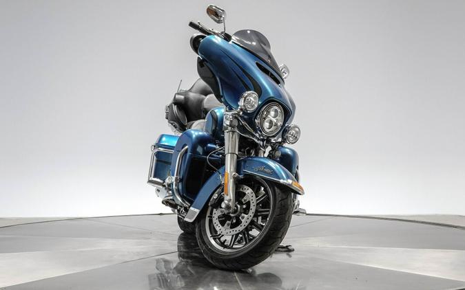 2014 HARLEY-DAVIDSON FLHTK LIMITED in Daytona Blue