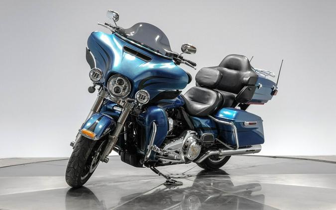 2014 HARLEY-DAVIDSON FLHTK LIMITED in Daytona Blue