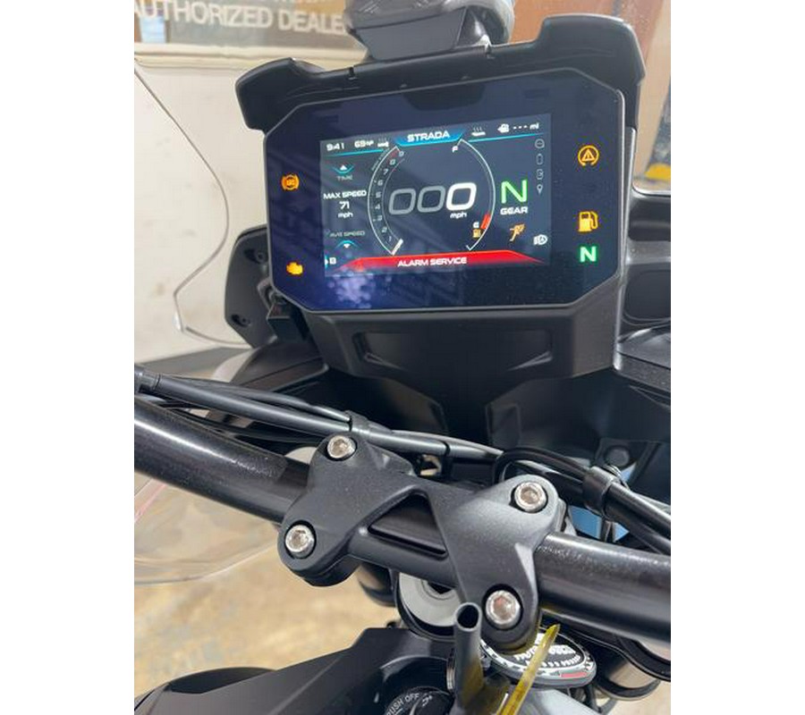 2027 Moto Guzzi MOTO GUZZI V85 TT