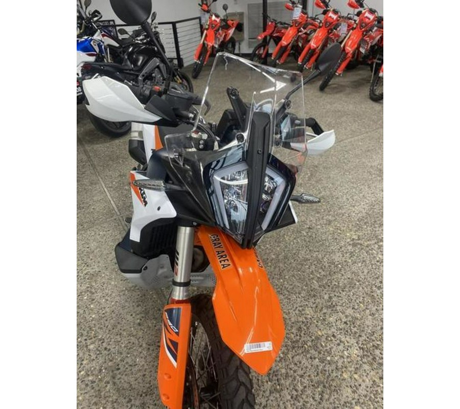 2023 KTM Adventure 890 R