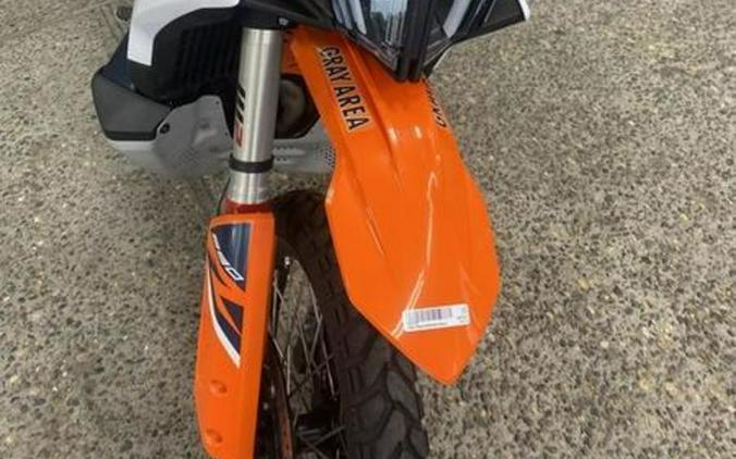 2023 KTM Adventure 890 R