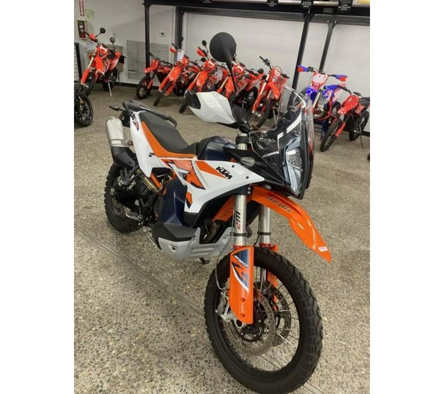 2023 KTM Adventure 890 R