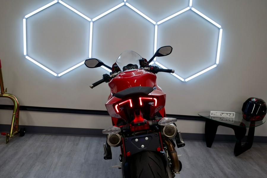 2025 Ducati V2