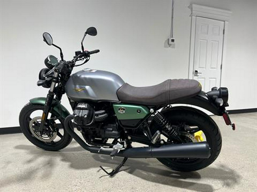 2022 Moto Guzzi V7 Stone Centenario