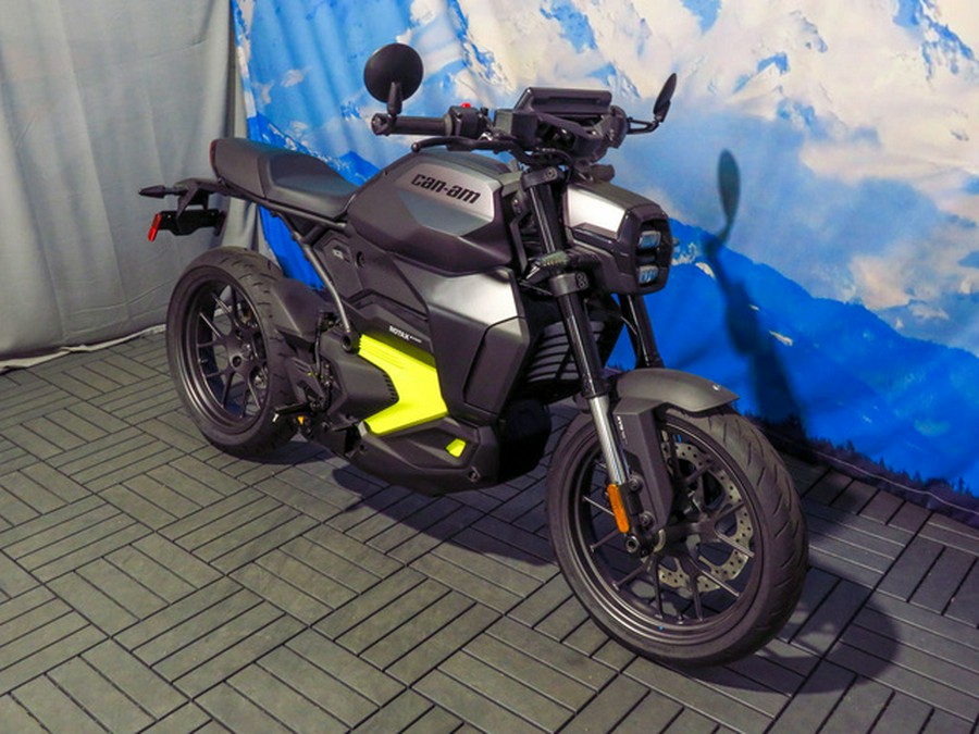 2025 Can-Am Pulse Carbon Black White