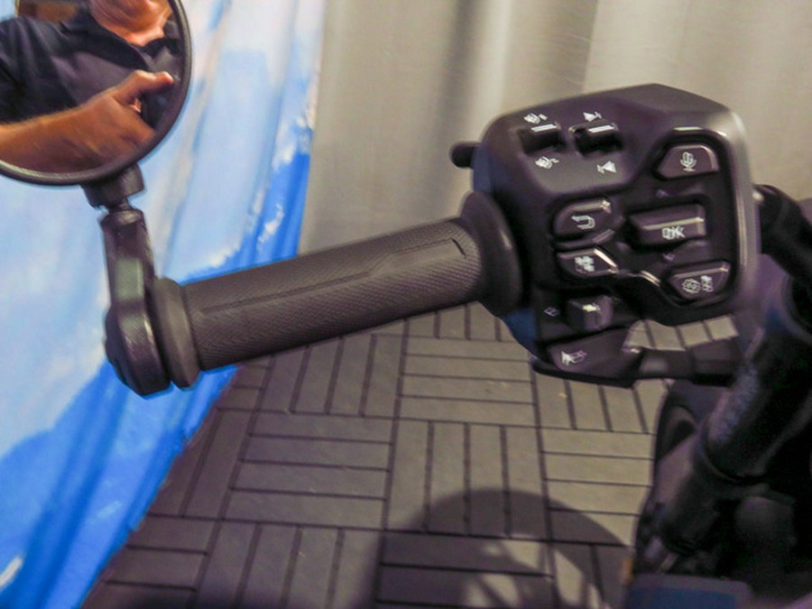 2025 Can-Am Pulse Carbon Black White