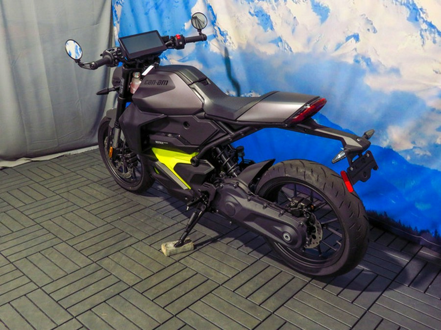 2025 Can-Am Pulse Carbon Black White