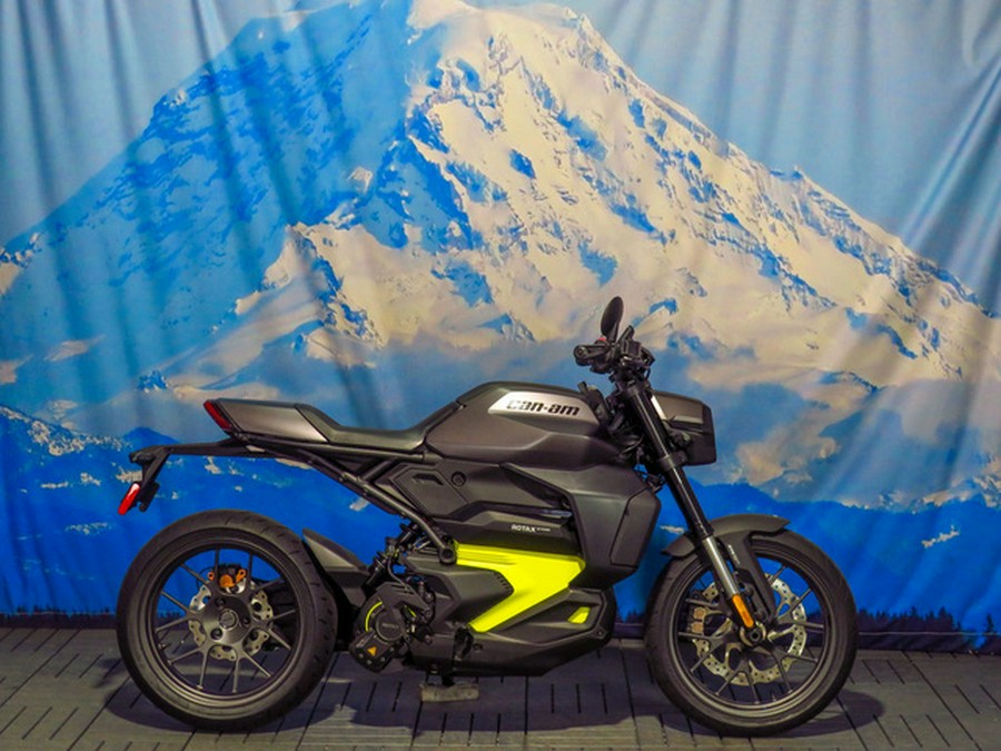 2025 Can-Am Pulse Carbon Black White