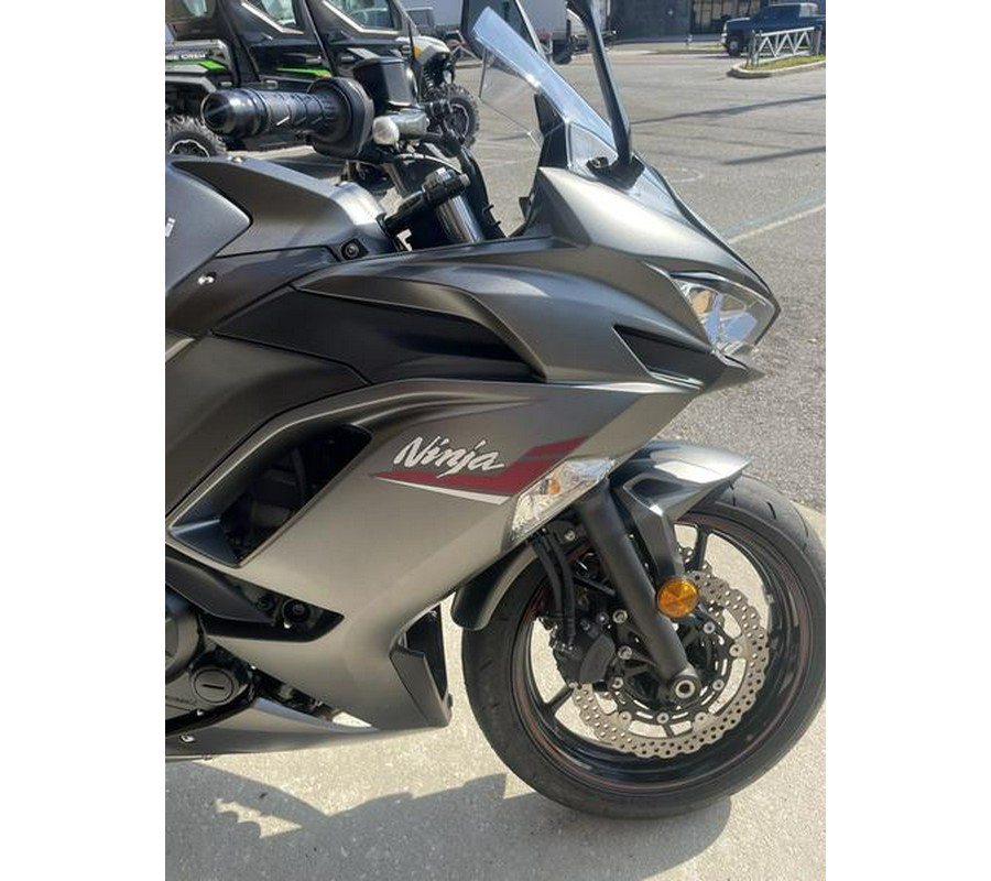 2022 Kawasaki Ninja® 650 Metallic Matte Graphenesteel Gray