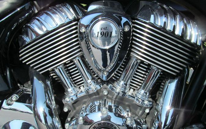 2021 Indian Motorcycle® Roadmaster® Icon Black Azure Crystal/Stealth Gray Azure Crystal