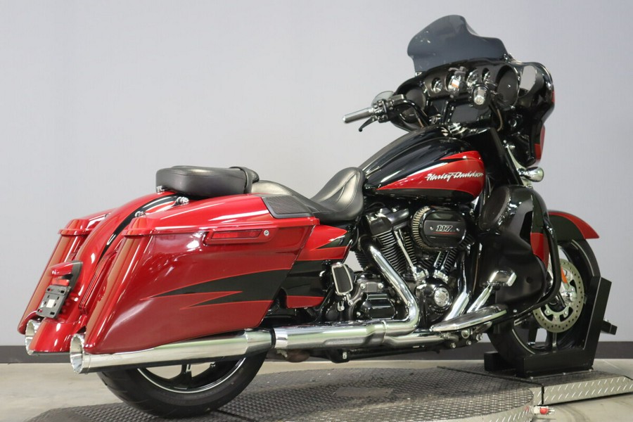 2017 Harley-Davidson Street Glide CVO FLHXSE