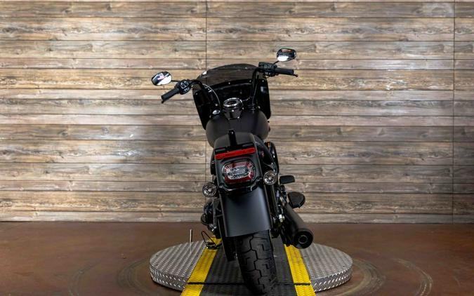 2026 FLHD - Deadwood™ - Harley-Davidson®