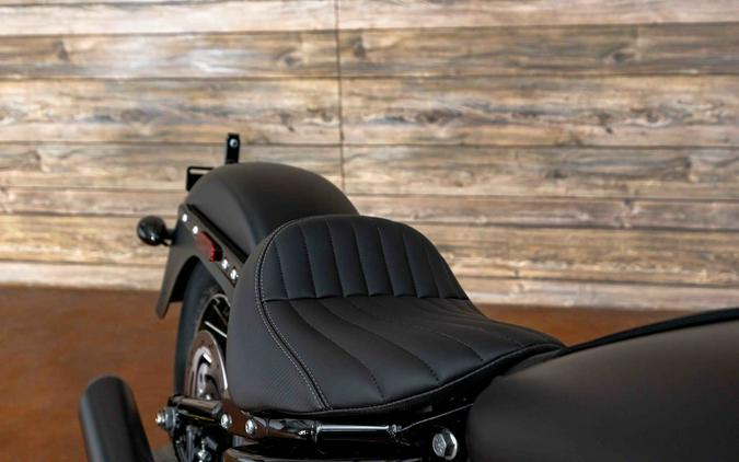 2026 FLHD - Deadwood™ - Harley-Davidson®