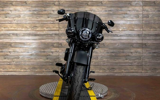 2026 FLHD - Deadwood™ - Harley-Davidson®