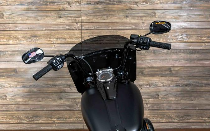 2026 FLHD - Deadwood™ - Harley-Davidson®