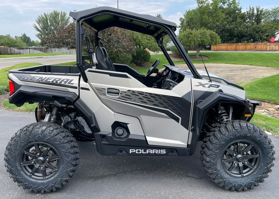 2024 Polaris Industries GENERAL XP 1000 PREMIUM - M SILVER QUARTZ Premium