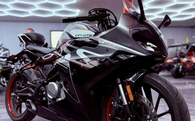 2023 CFMOTO 300SS