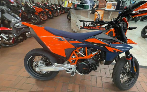 2026 KTM 690 SMC R