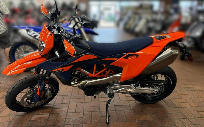 2026 KTM 690 SMC R