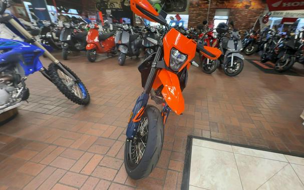 2026 KTM 690 SMC R