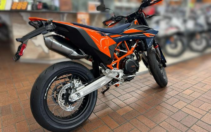 2026 KTM 690 SMC R