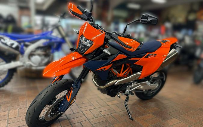 2026 KTM 690 SMC R