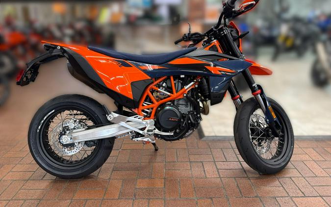 2026 KTM 690 SMC R