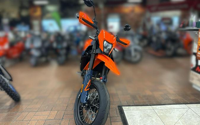 2026 KTM 690 SMC R