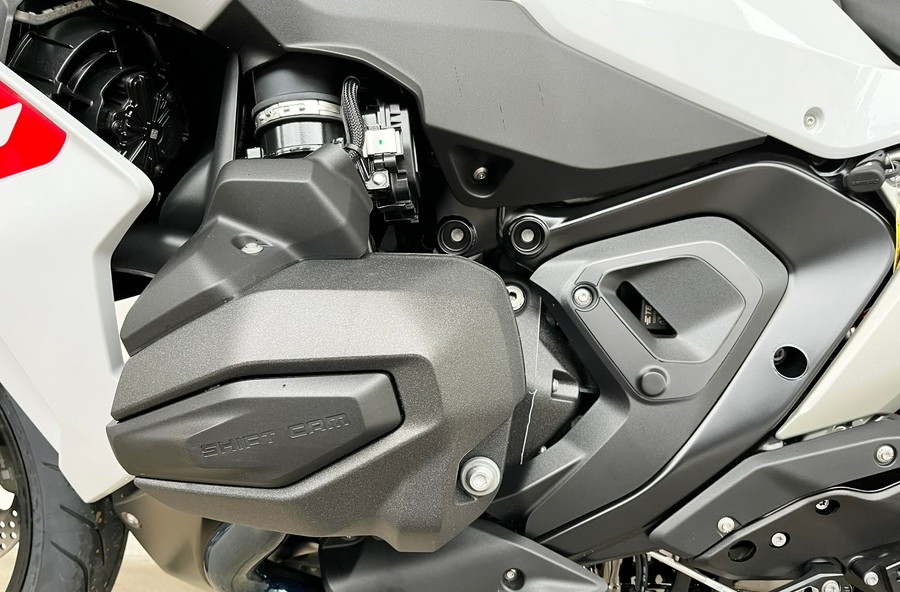 2026 BMW R1300RS