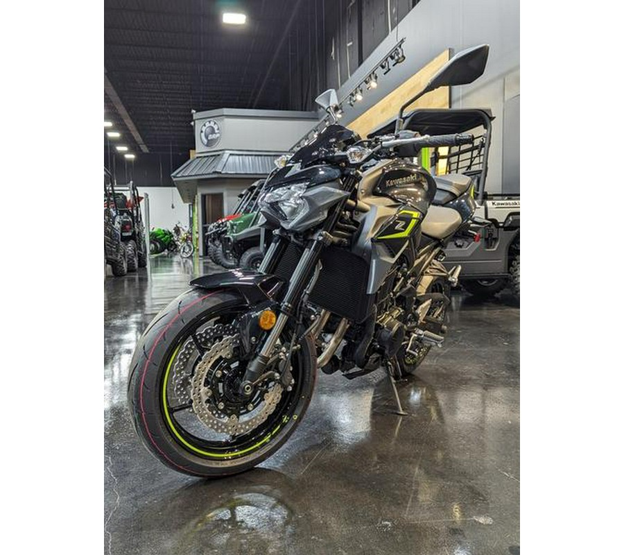 2024 Kawasaki Z900 ABS Metallic Spark Black/Metallic Matte Dark Gray