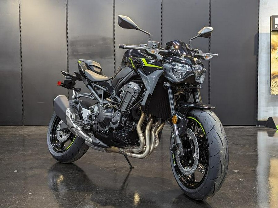 2024 Kawasaki Z900 ABS Metallic Spark Black/Metallic Matte Dark Gray