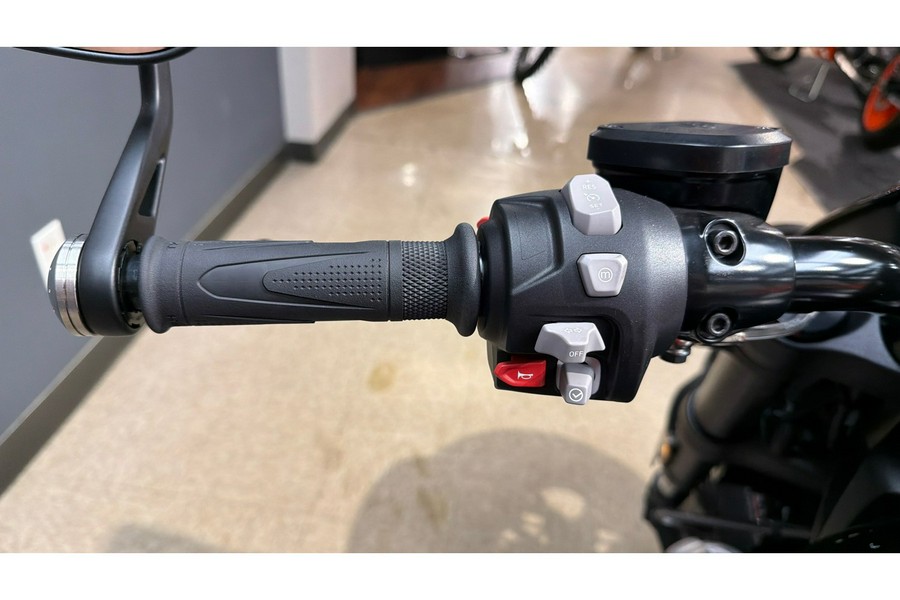 2025 Triumph Rocket 3 Storm R