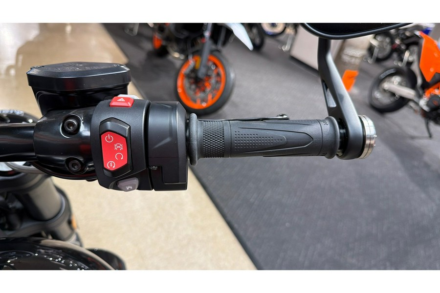 2025 Triumph Rocket 3 Storm R