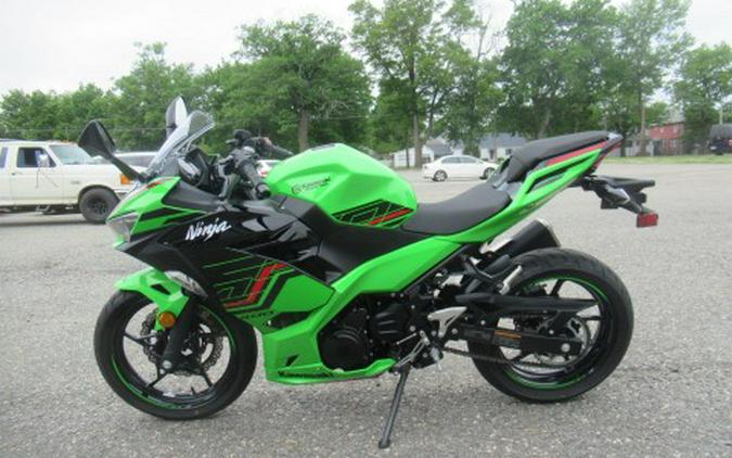 2023 Kawasaki Ninja 400 KRT Edition