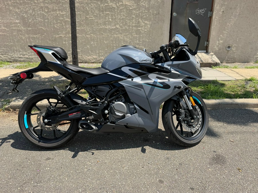 2023 CFMOTO 300SS