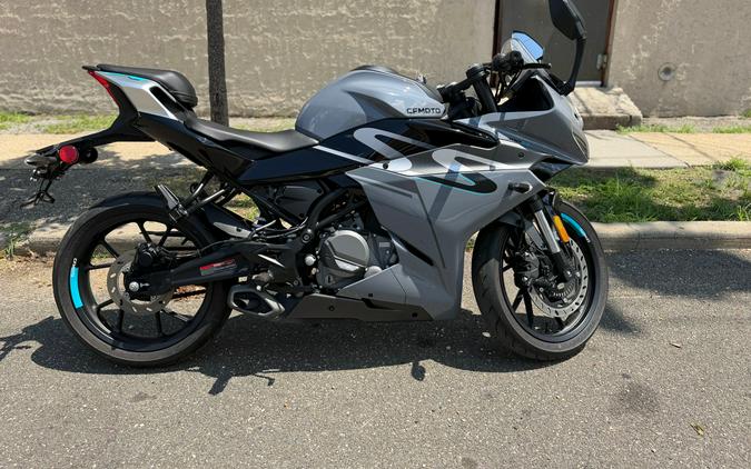 2023 CFMOTO 300SS