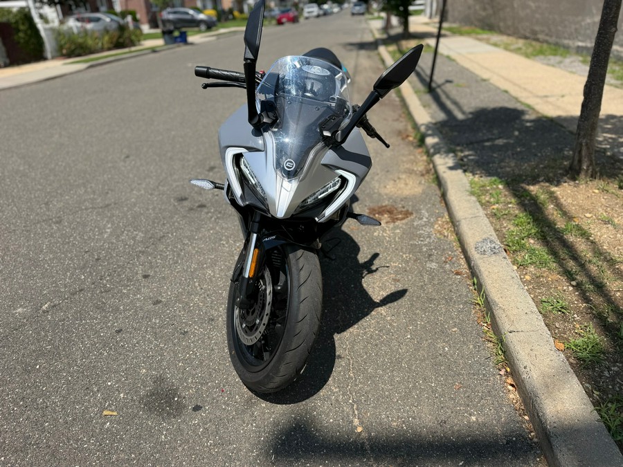 2023 CFMOTO 300SS