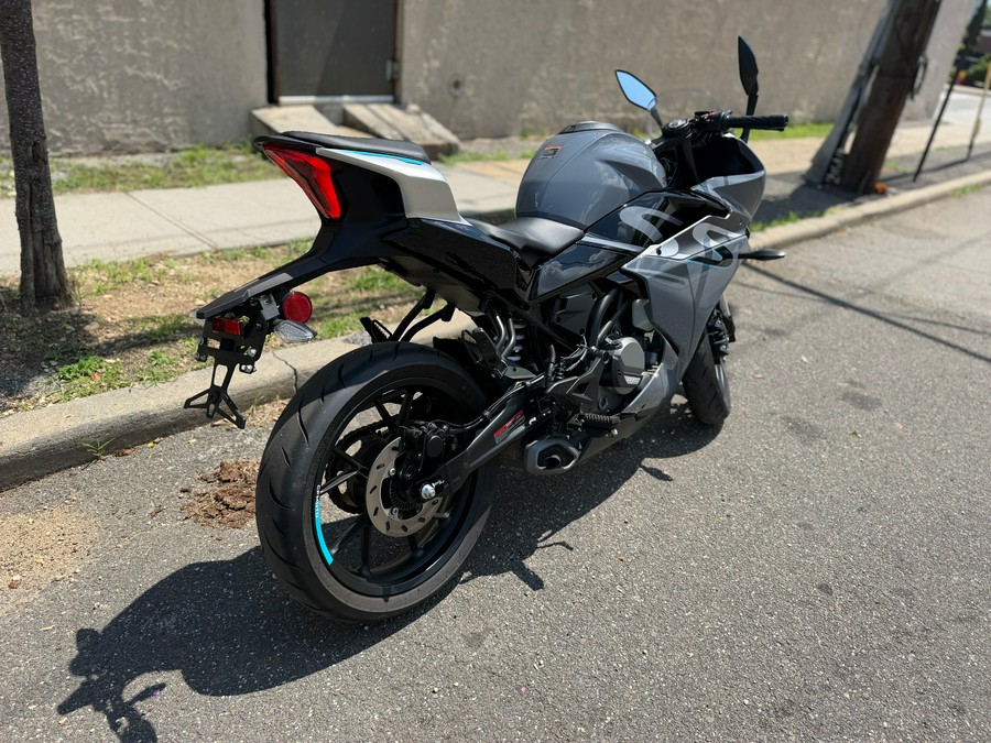 2023 CFMOTO 300SS