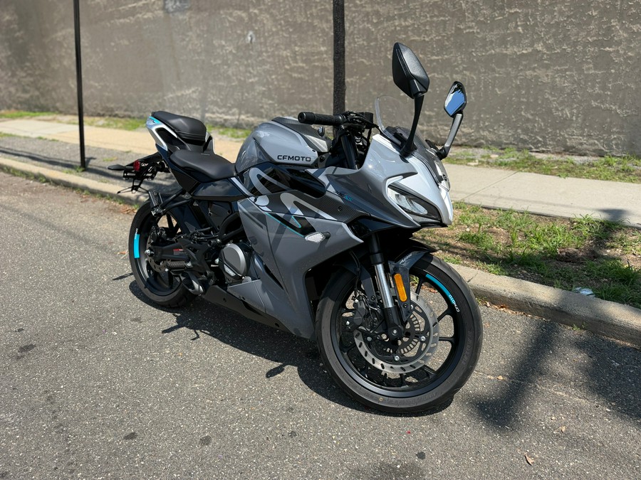 2023 CFMOTO 300SS
