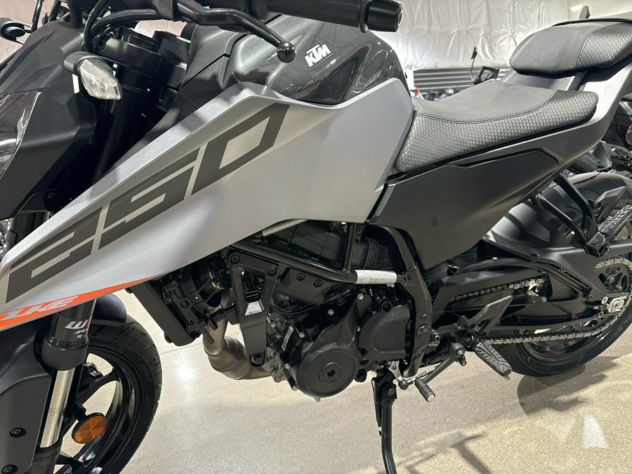 2026 KTM 250 Duke