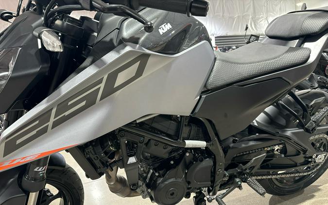 2026 KTM 250 Duke