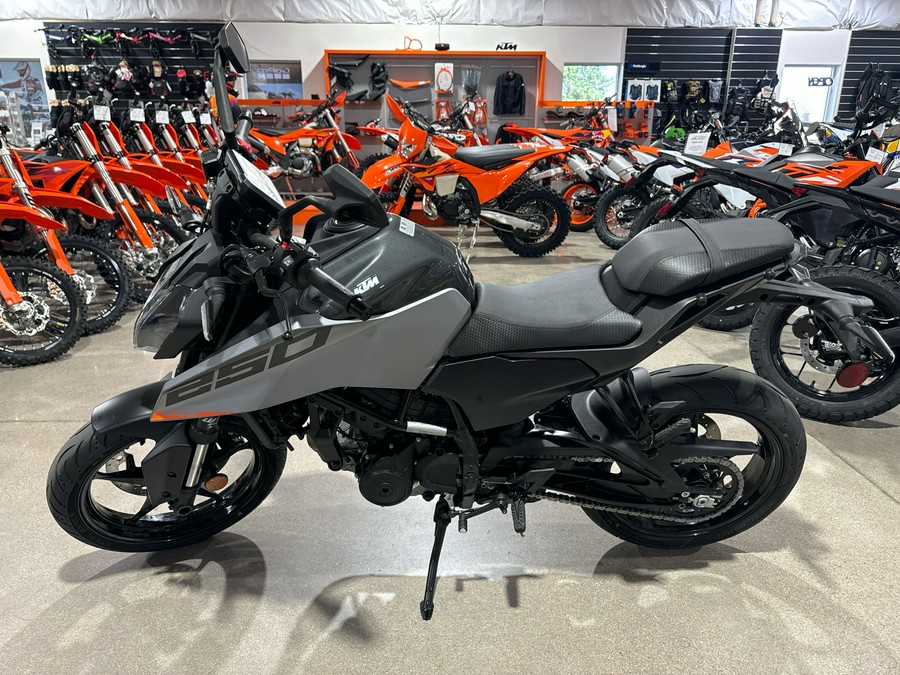 2026 KTM 250 Duke