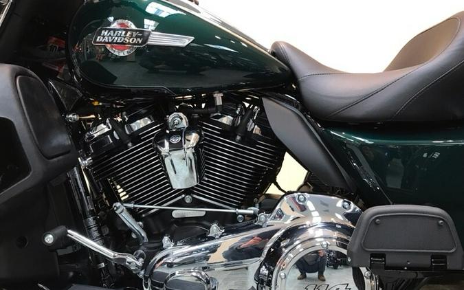 2024 Harley-Davidson Tri Glide Ultra Alpine Green / Vivid Black FLHTCUTG