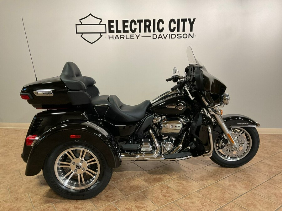 2024 Harley-Davidson Tri Glide Ultra Vivid Black FLHTCUTG