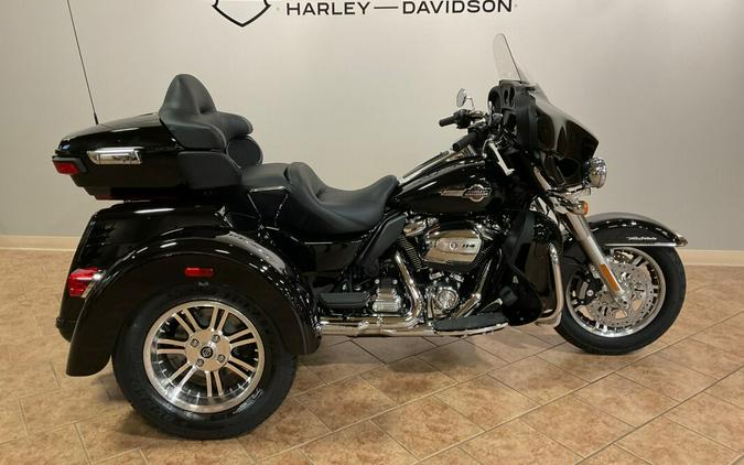 2024 Harley-Davidson Tri Glide Ultra Vivid Black FLHTCUTG