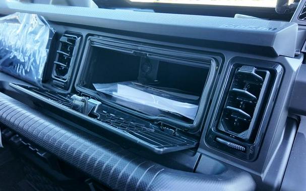 2026 Can-Am® Defender MAX Limited HD11 Desert Tan & Carbon Black