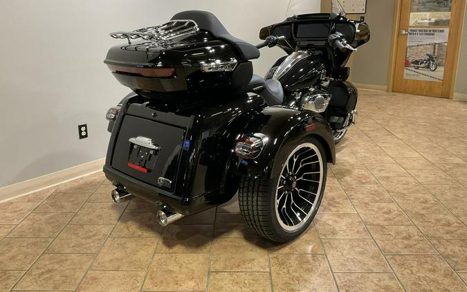 2026 Harley-Davidson® FLHLT Street Glide 3 Limited Vivid Black
